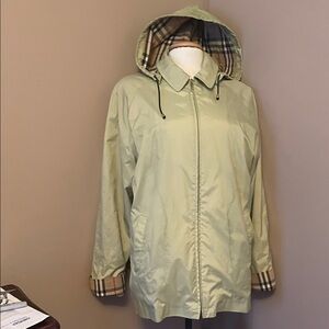 Burberry Women's Hooded rain Jacket with  Classic Plaid Lining